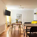 Cosy Two Br Plus Self Checkin Plus Street Parking