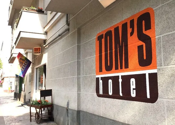 Tom\'S Hotel