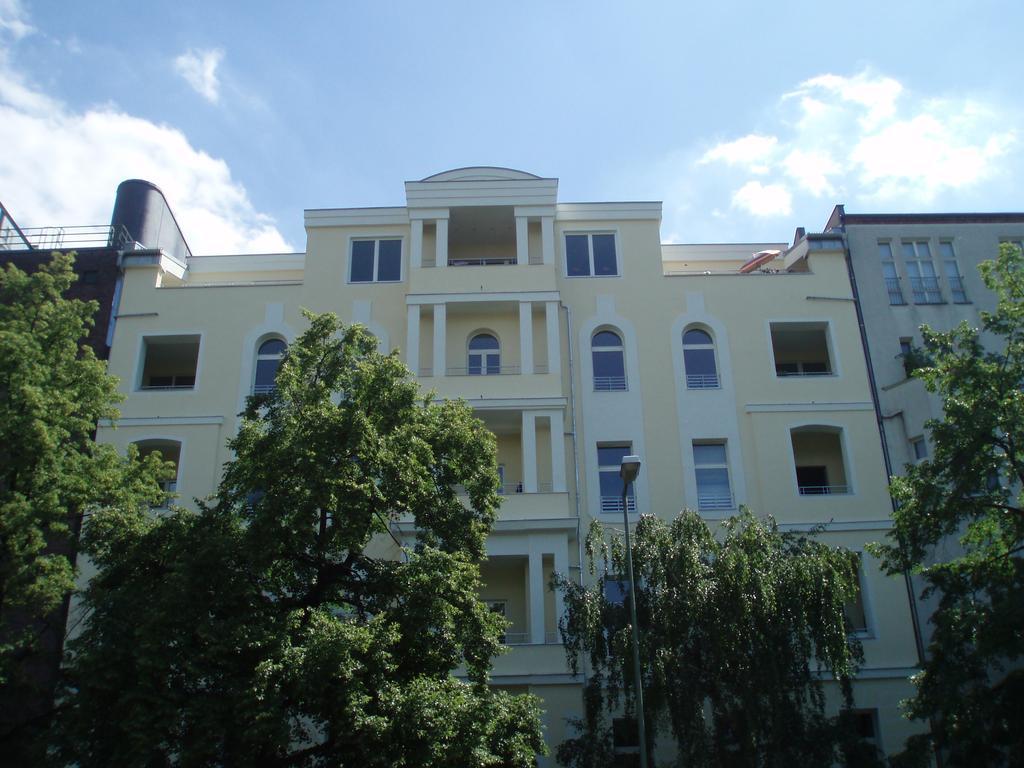 Lv & Am Luetzowplatz * Berlin
