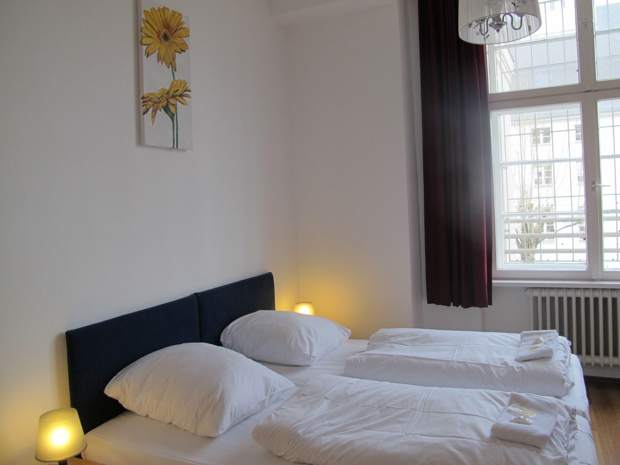 Metropol Hostel *
