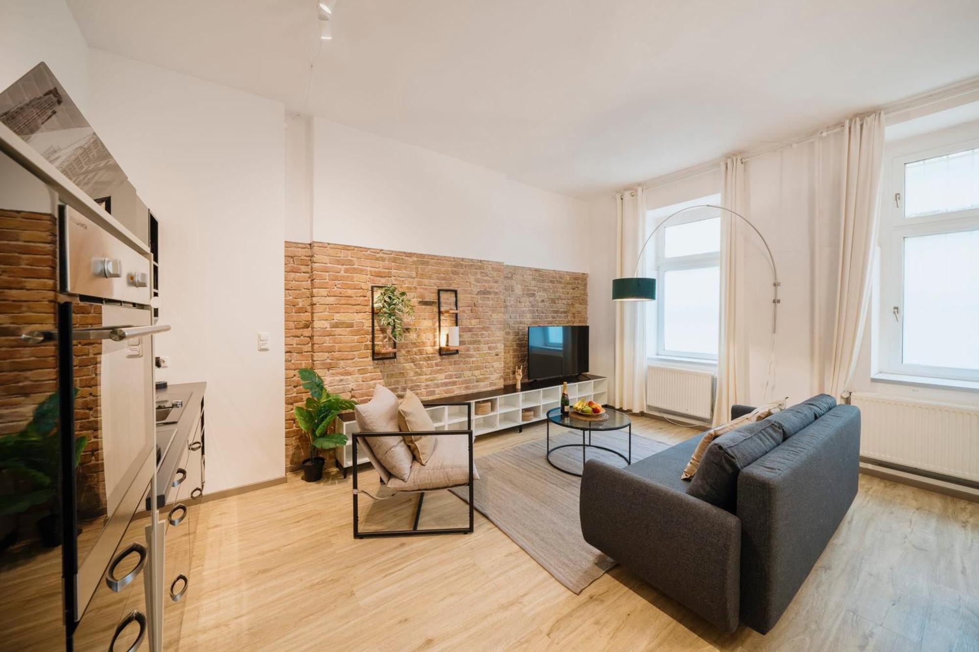 Apartment Homely - Quiet, Large Living Area, Courtyard I Supermarket *