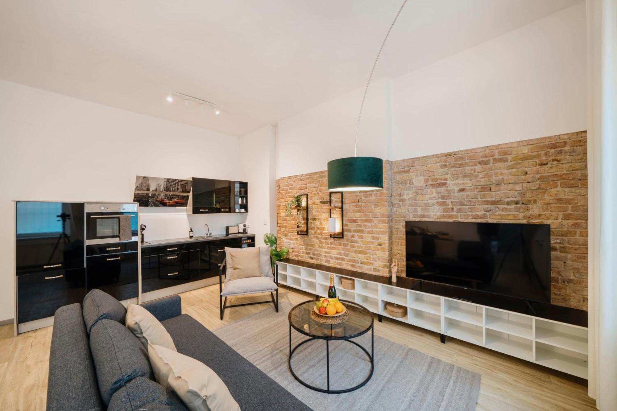 Apartment Homely - Quiet, Large Living Area, Courtyard I Supermarket *