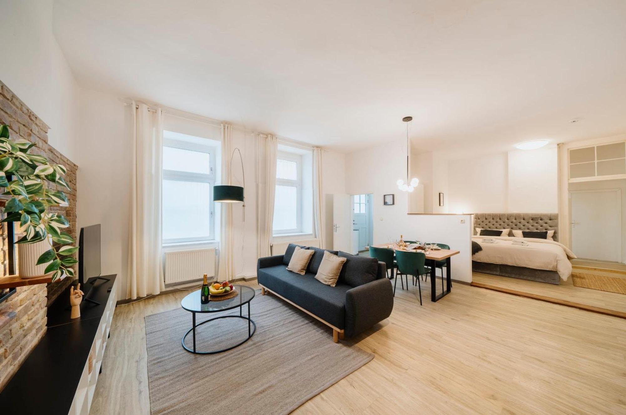 Apartment Homely - Quiet, Large Living Area, Courtyard I Supermarket