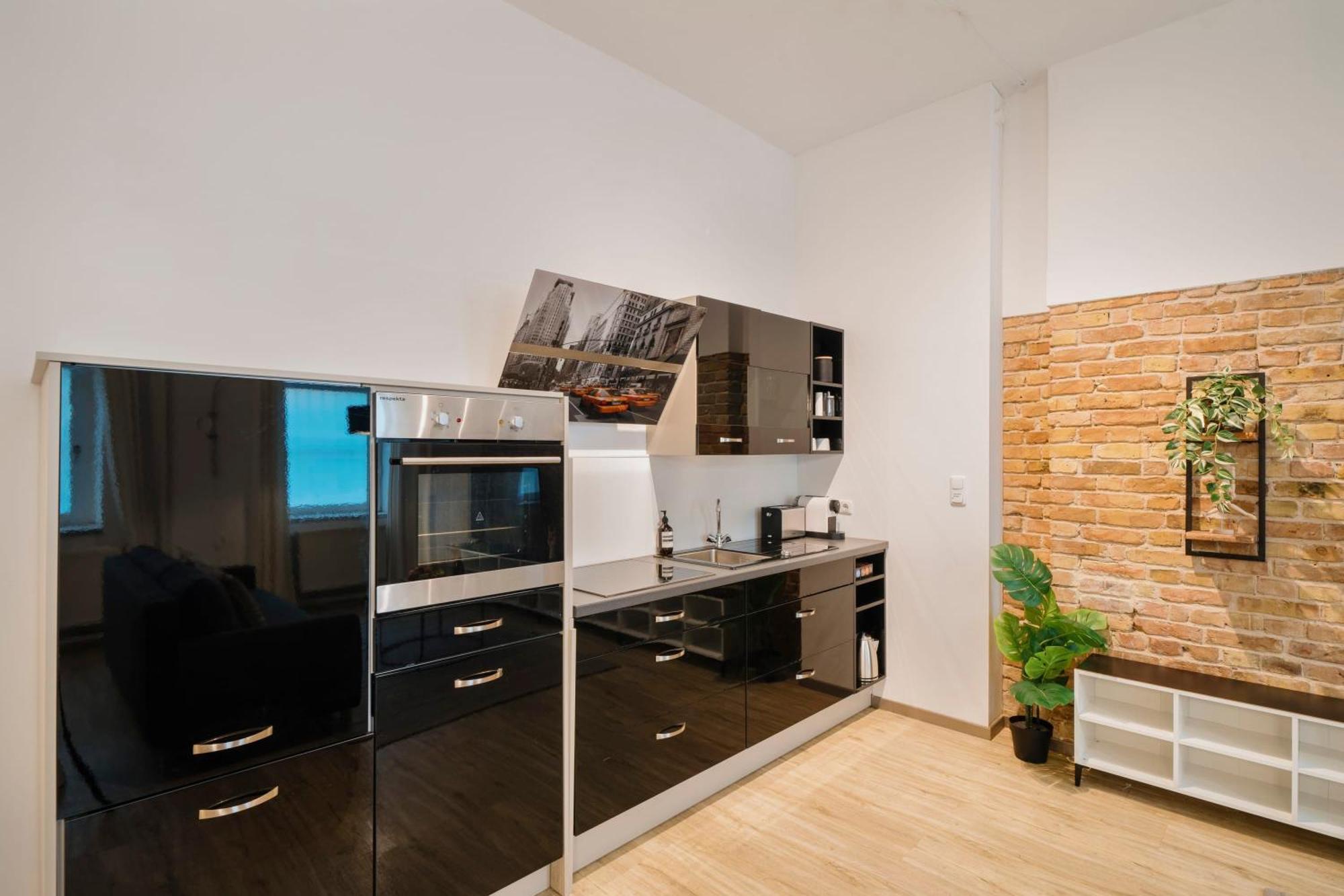 Homely - Quiet, Large Living Area, Courtyard I Supermarket *