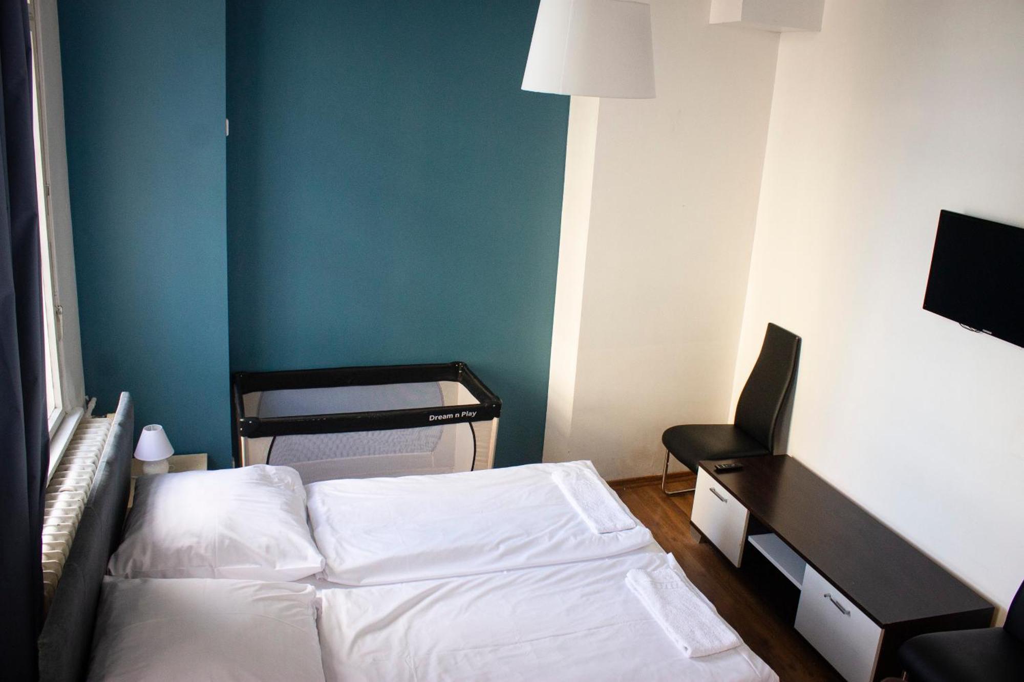 Metropol Hostel *