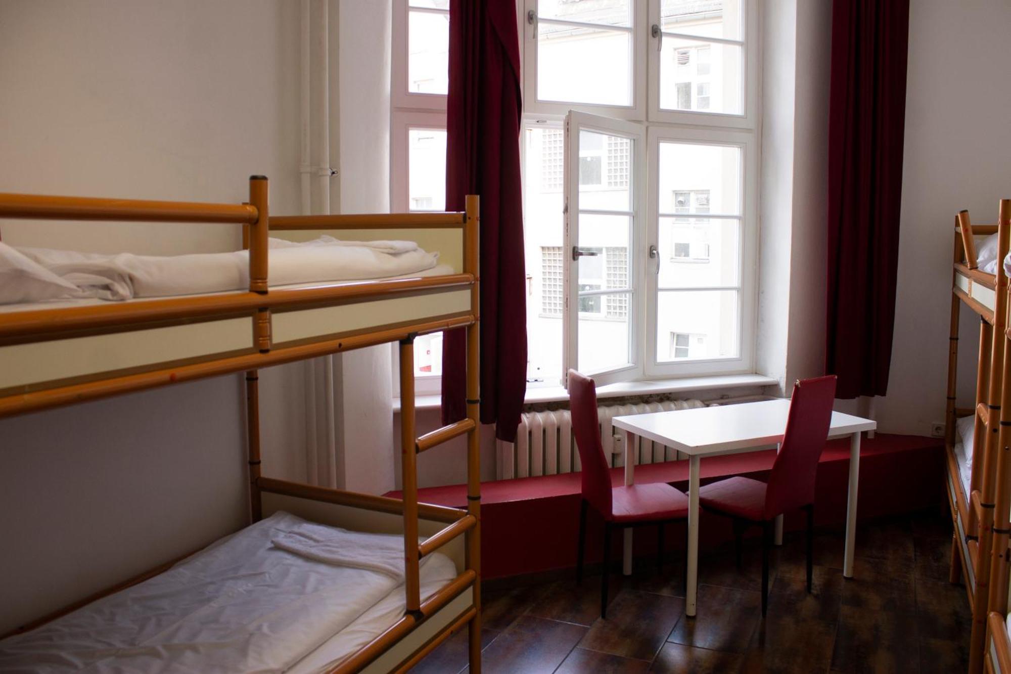 Metropol Hostel *