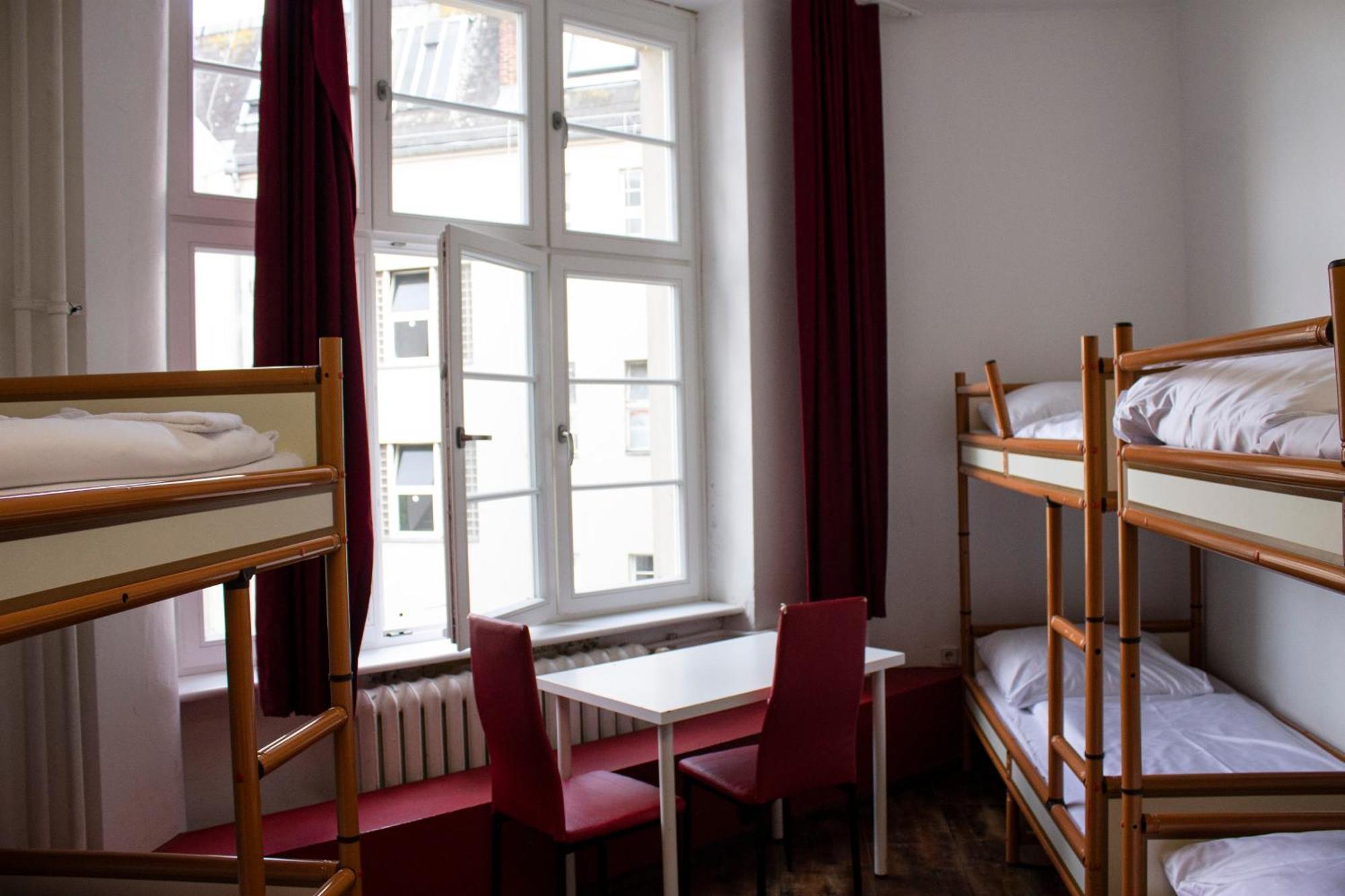 Metropol Hostel *