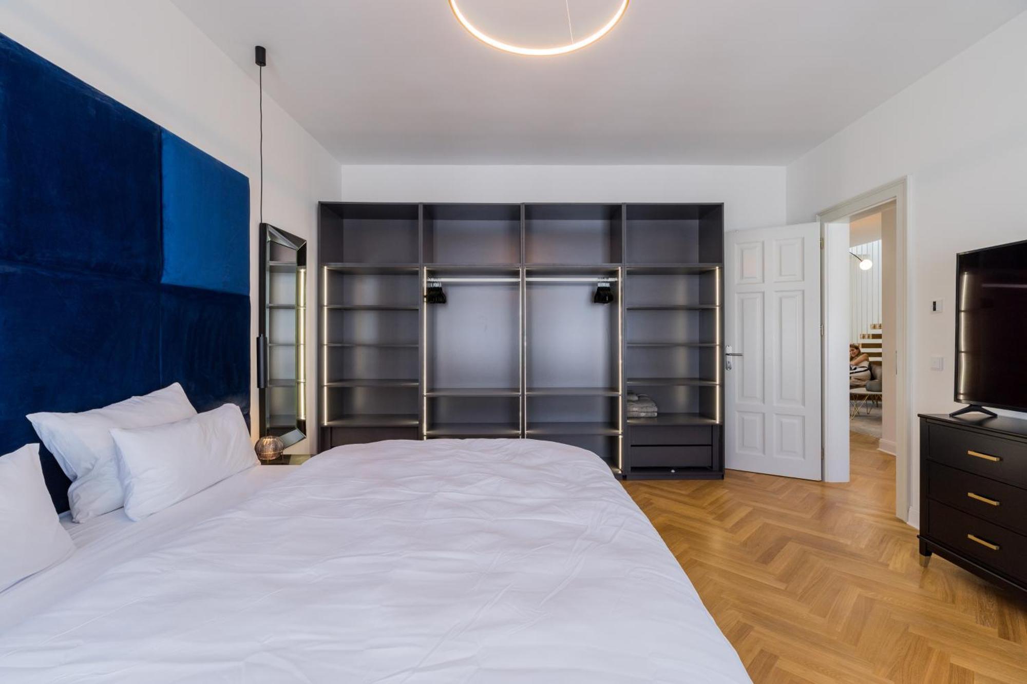 Kraus7 Ron Apartment