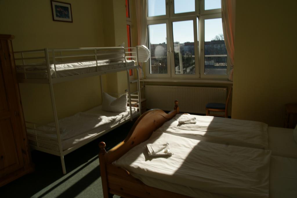 Happy Go Lucky + Hostel Berlin
