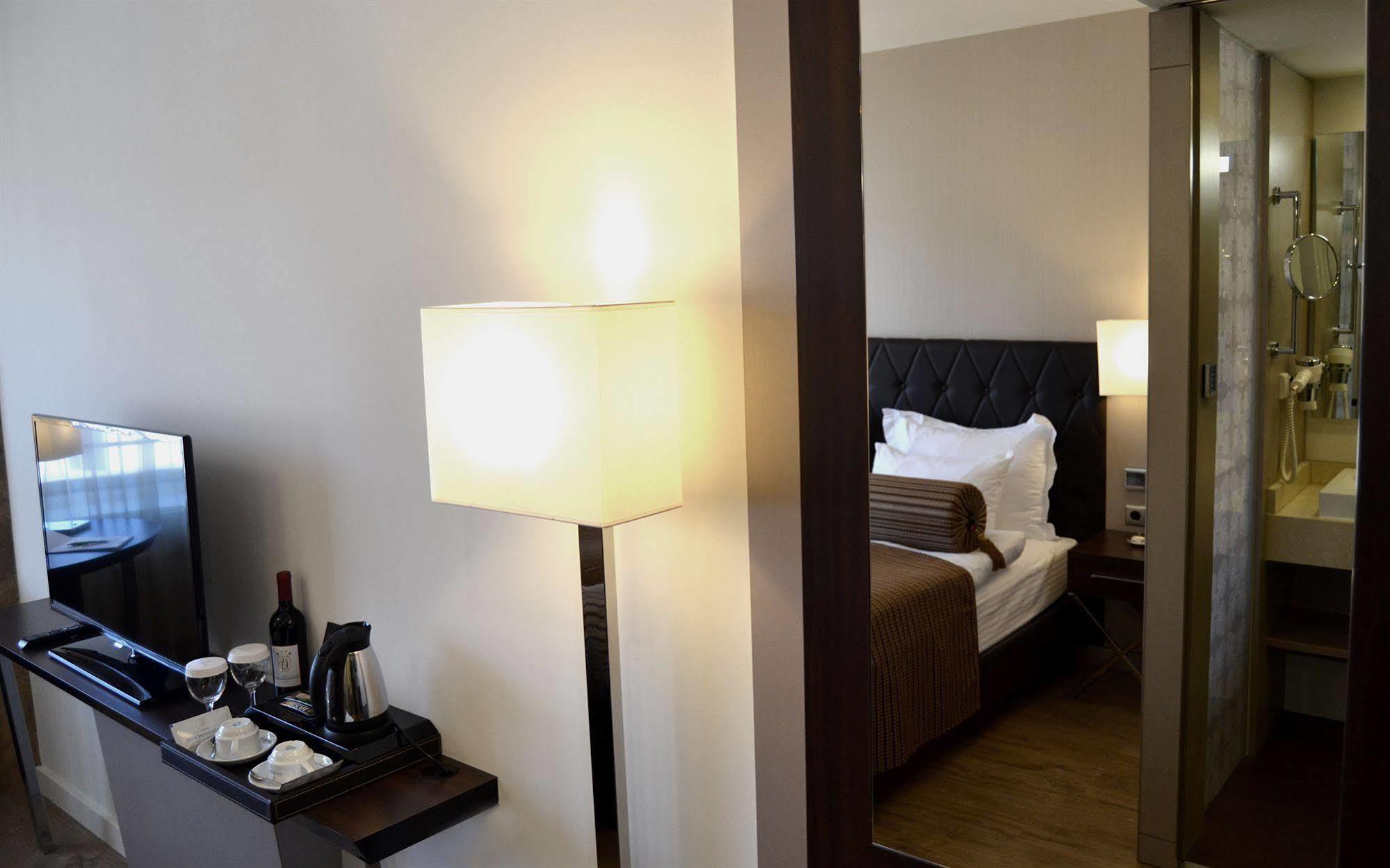 Vier Jahreszeiten Hotel 4*