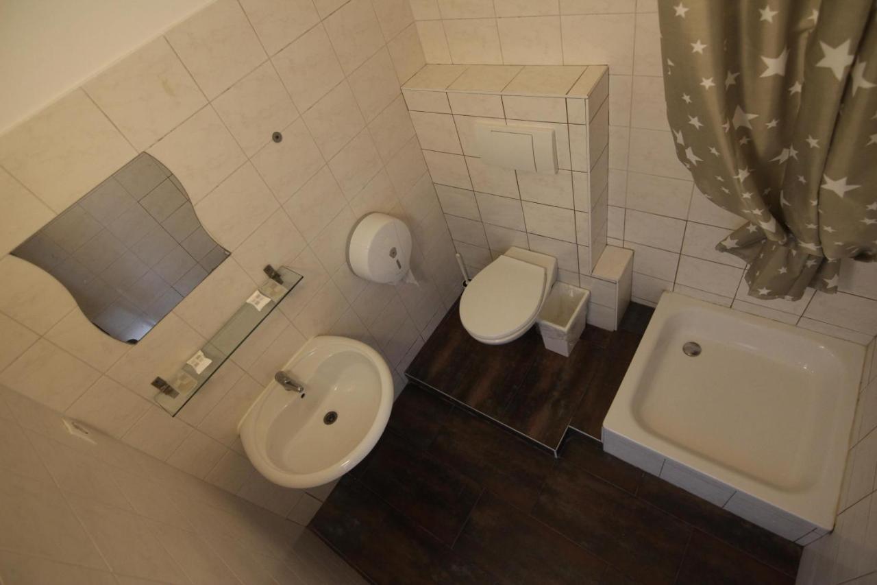 Metropol Hostel *