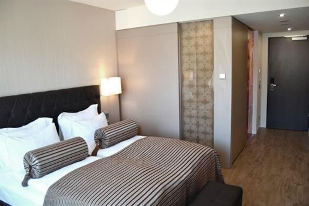 Vier Jahreszeiten Hotel 4*