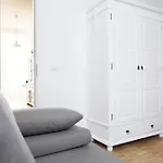 Sc 06 By Rockchair Apartments L Superhost Status L 4 Bedrooms Boxspringbeds 2 Bathrooms Balcony Elevator - Cozy Family & Business Flair Welcomes You!