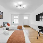 2 Zimmer Apartments,4 Betten,Zentral Am Sbahnhof Koepenick,Vollmoebliert