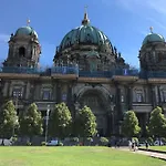 Berliner Altbaubauwohnung In Mitte
