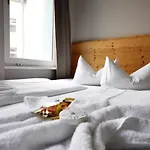 The Cat\'S Pajamas Hostel