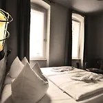 The Cat\'S Pajamas Hostel