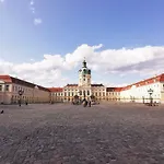 Kvh By Rockchair Apartments L Superhost Status L Boxspringbett Am Schloss Charlottenburg Welcomes You!