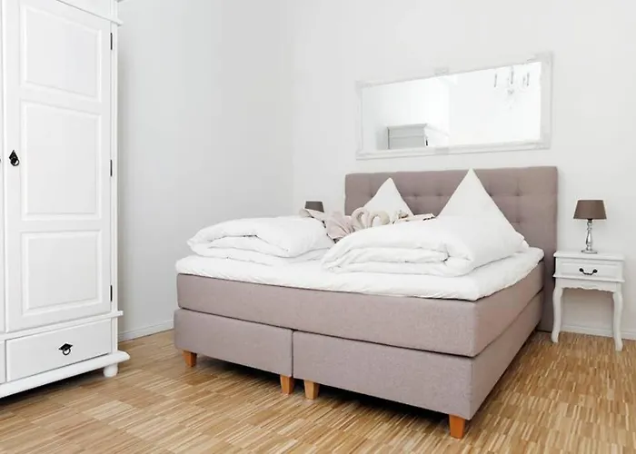 Sc 06 By Rockchair Apartments L Superhost Status L 4 Bedrooms Boxspringbeds 2 Bathrooms Balcony Elevator - Cozy Family & Business Flair Welcomes You!