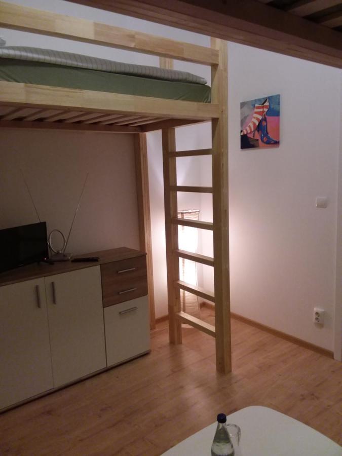 Vandrerhjem Living In The Box *