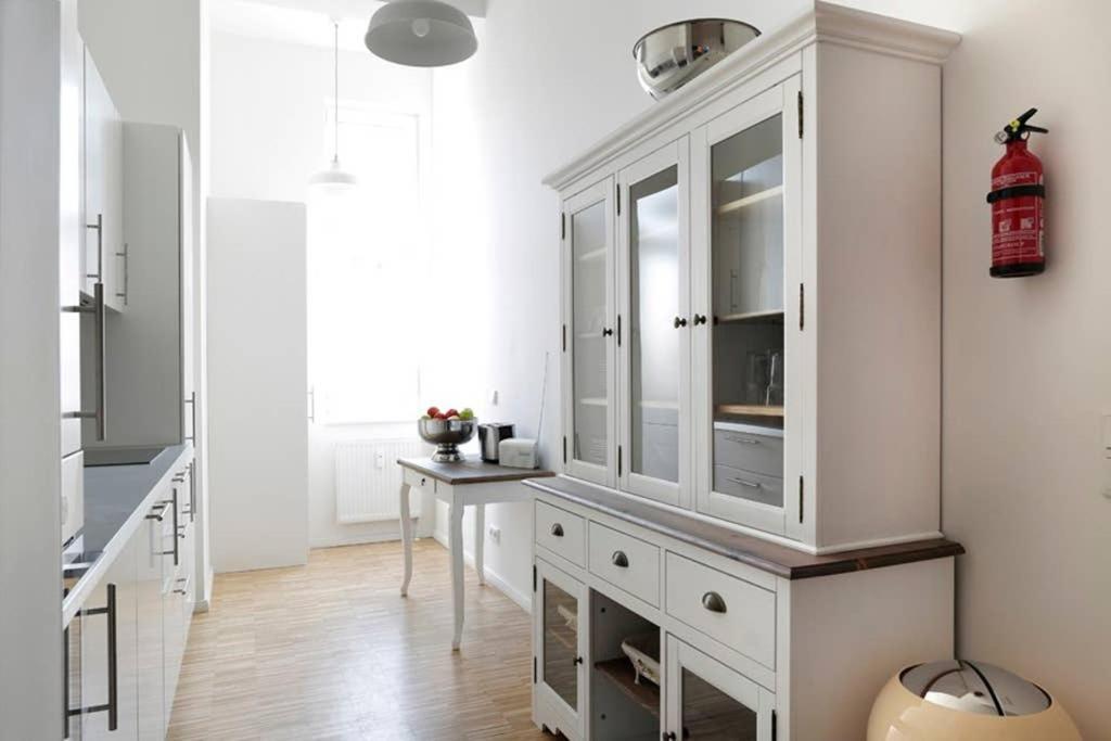 Sc 06 By Rockchair L Superhost Status L 4 Bedrooms Boxspringbeds 2 Bathrooms Balcony Elevator - Cozy Family & Business Flair Welcomes You! * Berlin