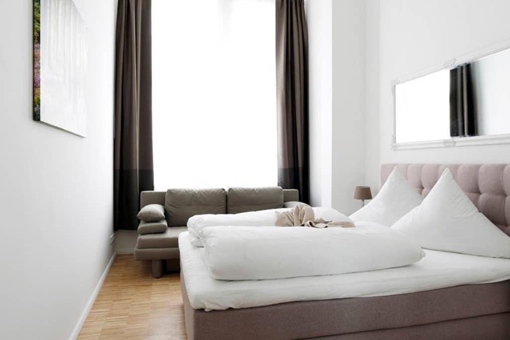 Apartment Sc 06 By Rockchair L Superhost Status L 4 Bedrooms Boxspringbeds 2 Bathrooms Balcony Elevator - Cozy Family & Business Flair Welcomes You! *