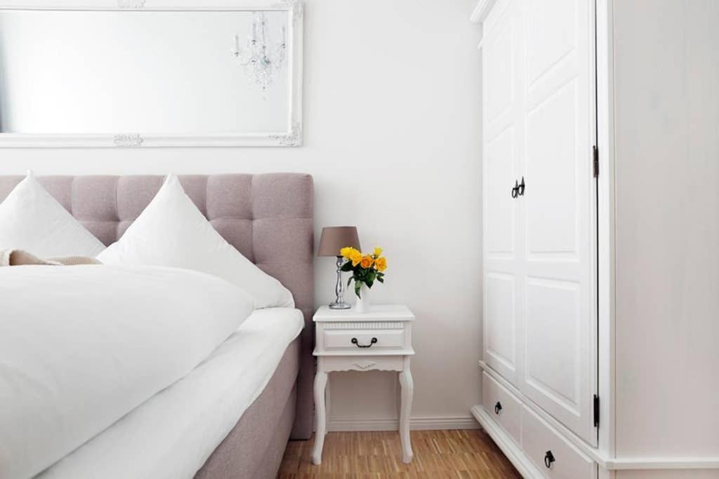 Sc 06 By Rockchair L Superhost Status L 4 Bedrooms Boxspringbeds 2 Bathrooms Balcony Elevator - Cozy Family & Business Flair Welcomes You! * Berlin