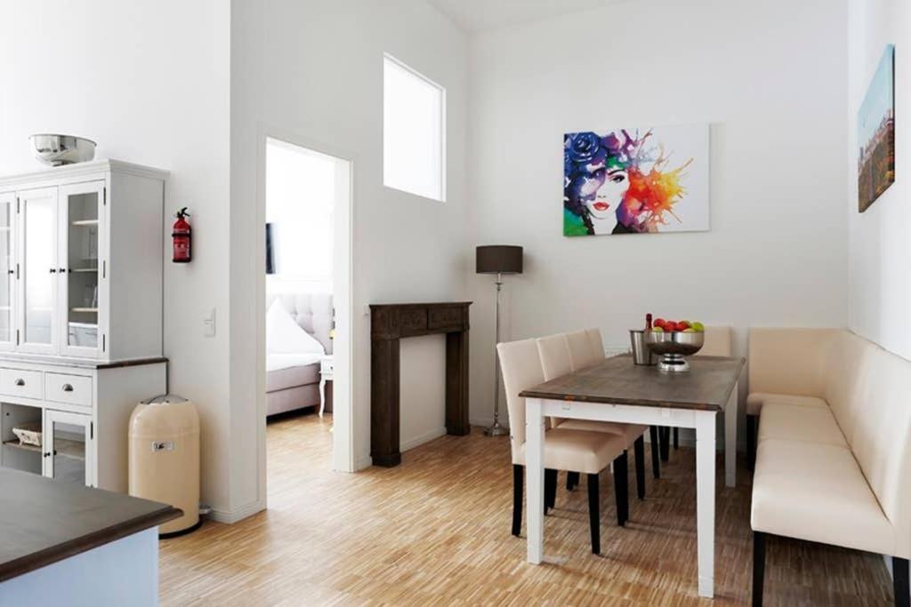 Sc 06 By Rockchair L Superhost Status L 4 Bedrooms Boxspringbeds 2 Bathrooms Balcony Elevator - Cozy Family & Business Flair Welcomes You! *