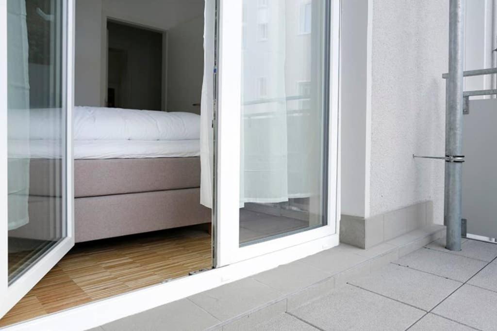 Apartment Sc 06 By Rockchair L Superhost Status L 4 Bedrooms Boxspringbeds 2 Bathrooms Balcony Elevator - Cozy Family & Business Flair Welcomes You! *