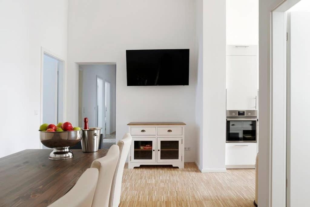 Sc 06 By Rockchair L Superhost Status L 4 Bedrooms Boxspringbeds 2 Bathrooms Balcony Elevator - Cozy Family & Business Flair Welcomes You! Apartment