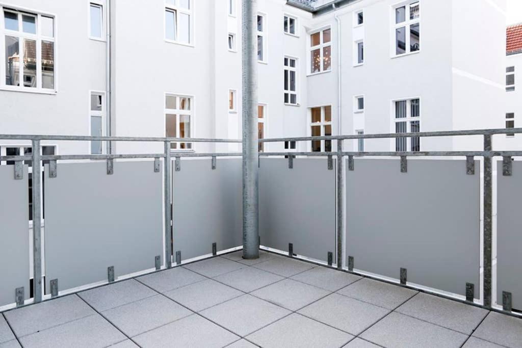 Apartment Sc 06 By Rockchair L Superhost Status L 4 Bedrooms Boxspringbeds 2 Bathrooms Balcony Elevator - Cozy Family & Business Flair Welcomes You!