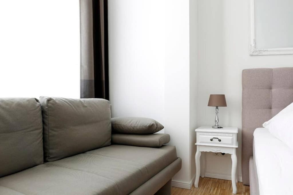 Apartment Sc 06 By Rockchair L Superhost Status L 4 Bedrooms Boxspringbeds 2 Bathrooms Balcony Elevator - Cozy Family & Business Flair Welcomes You! *