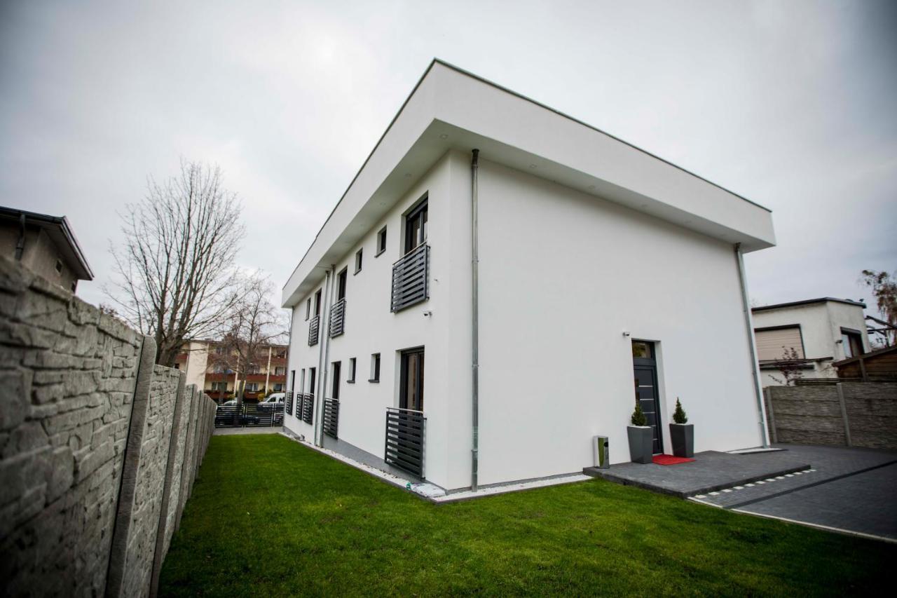 Leo Guest house *