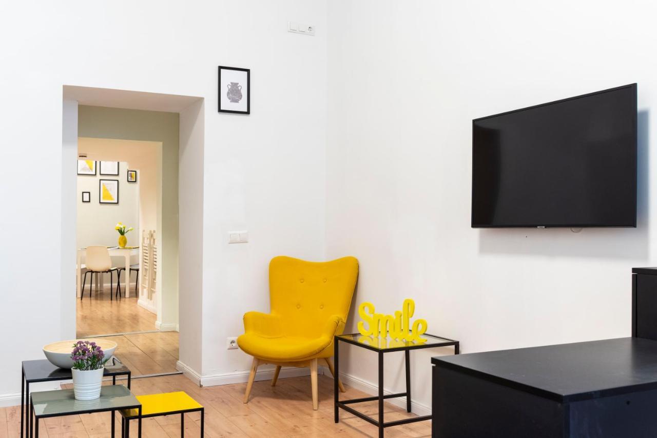 Ll Modern Dream With Ac&high Ceilings 3 Bedrooms *