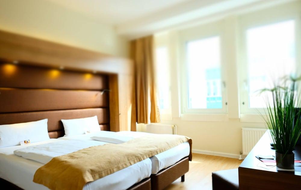 Plus Hotel 3*