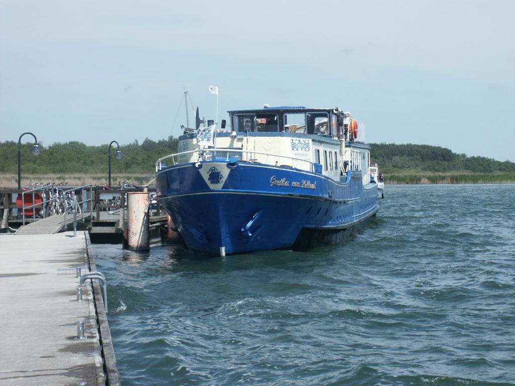 Gretha Van Holland Hotelschiff Mitte Botel *