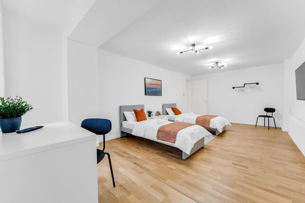 2 Apartments,4 Betten,zentral Am Sbahnhof Koepenick,vollmoebliert Apartment *