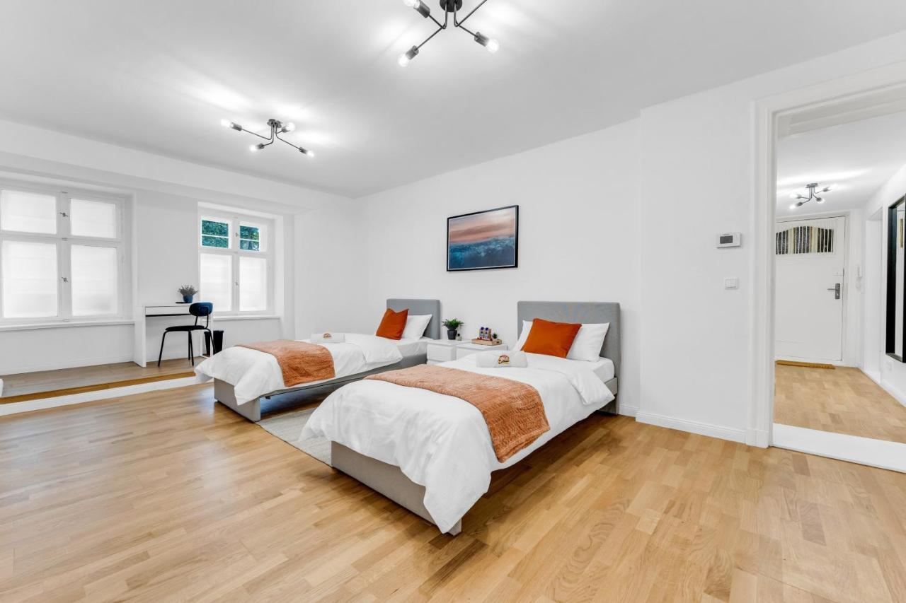 2 Apartments,4 Betten,zentral Am Sbahnhof Koepenick,vollmoebliert *
