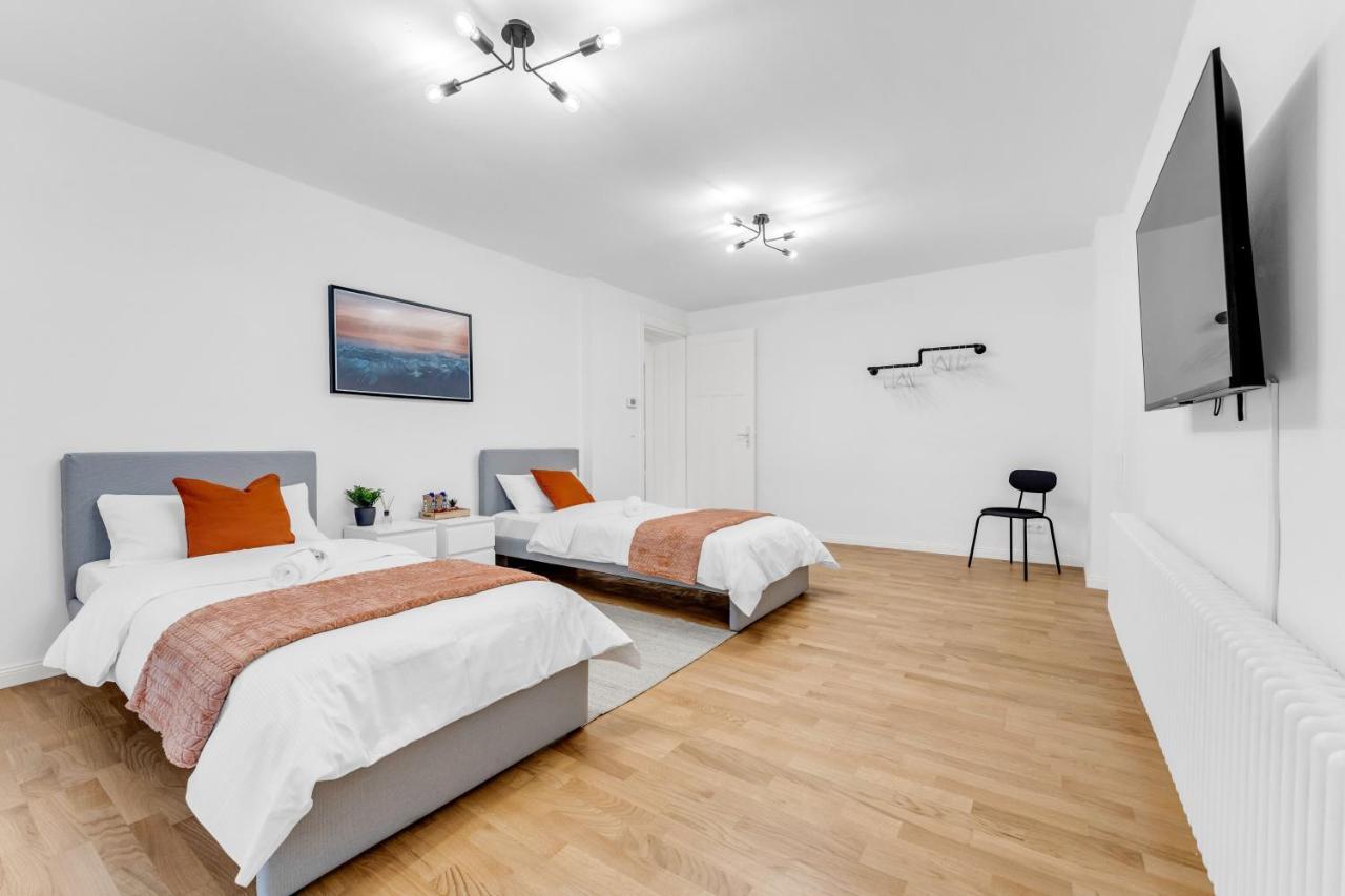 2 Apartments,4 Betten,zentral Am Sbahnhof Koepenick,vollmoebliert Apartment