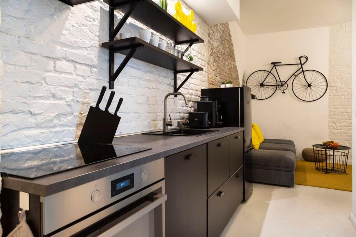 Apartment Cosy Three Br Two Bth Ac Self Checkin Street Parking