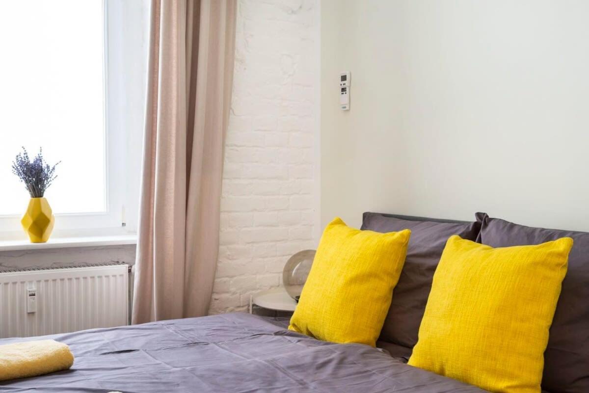 Cosy Three Br Two Bth Ac Self Checkin Street Parking Apartment *