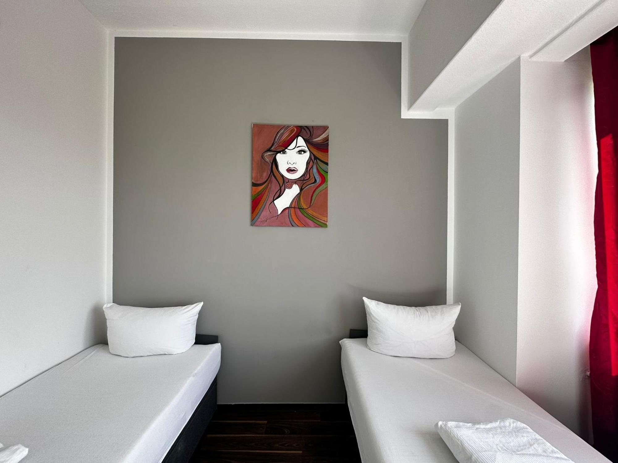 Ootel.com Hotel