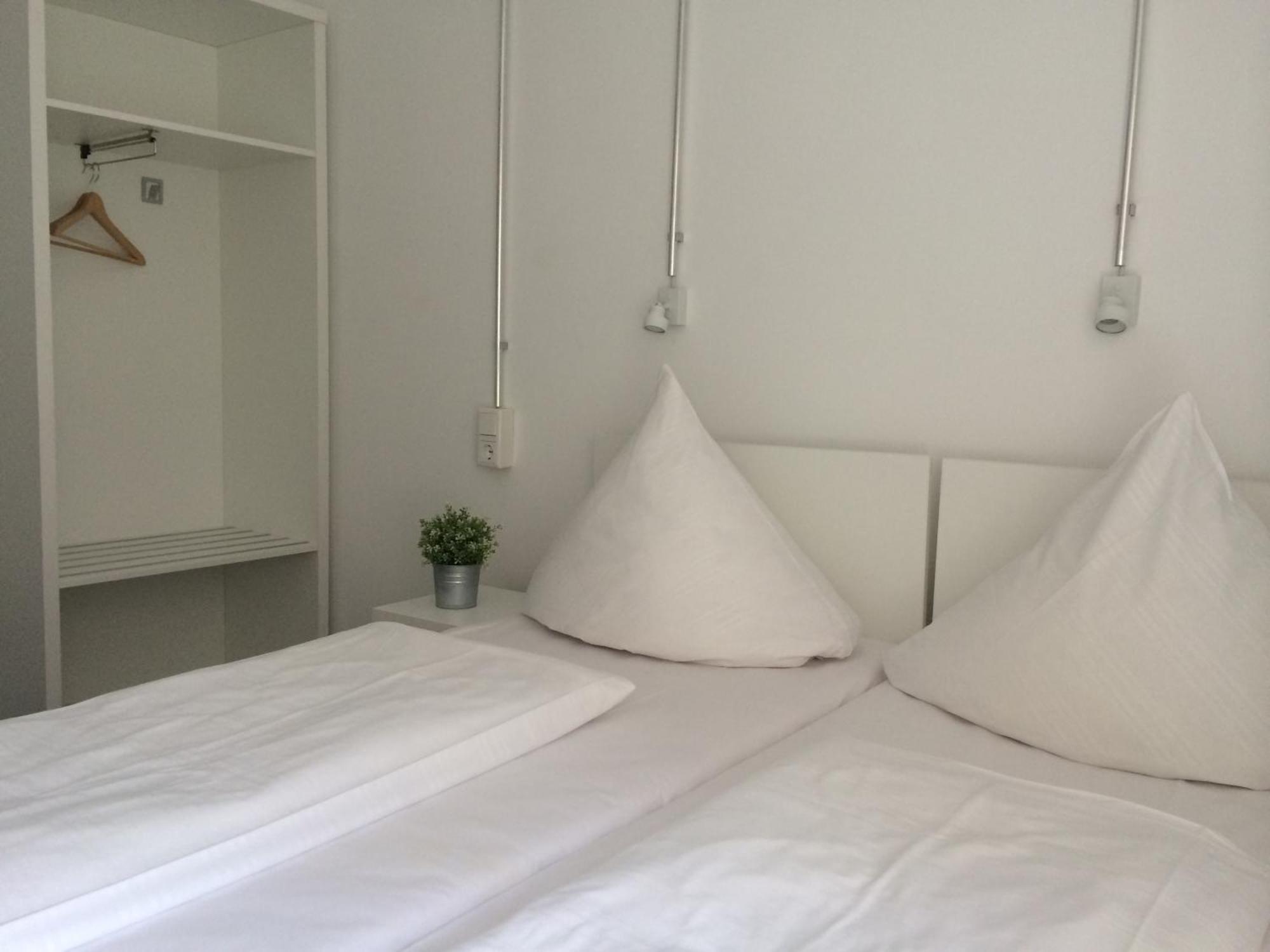 Hostel Bnb Near Brandenburg Gate - Rooms&apartments *