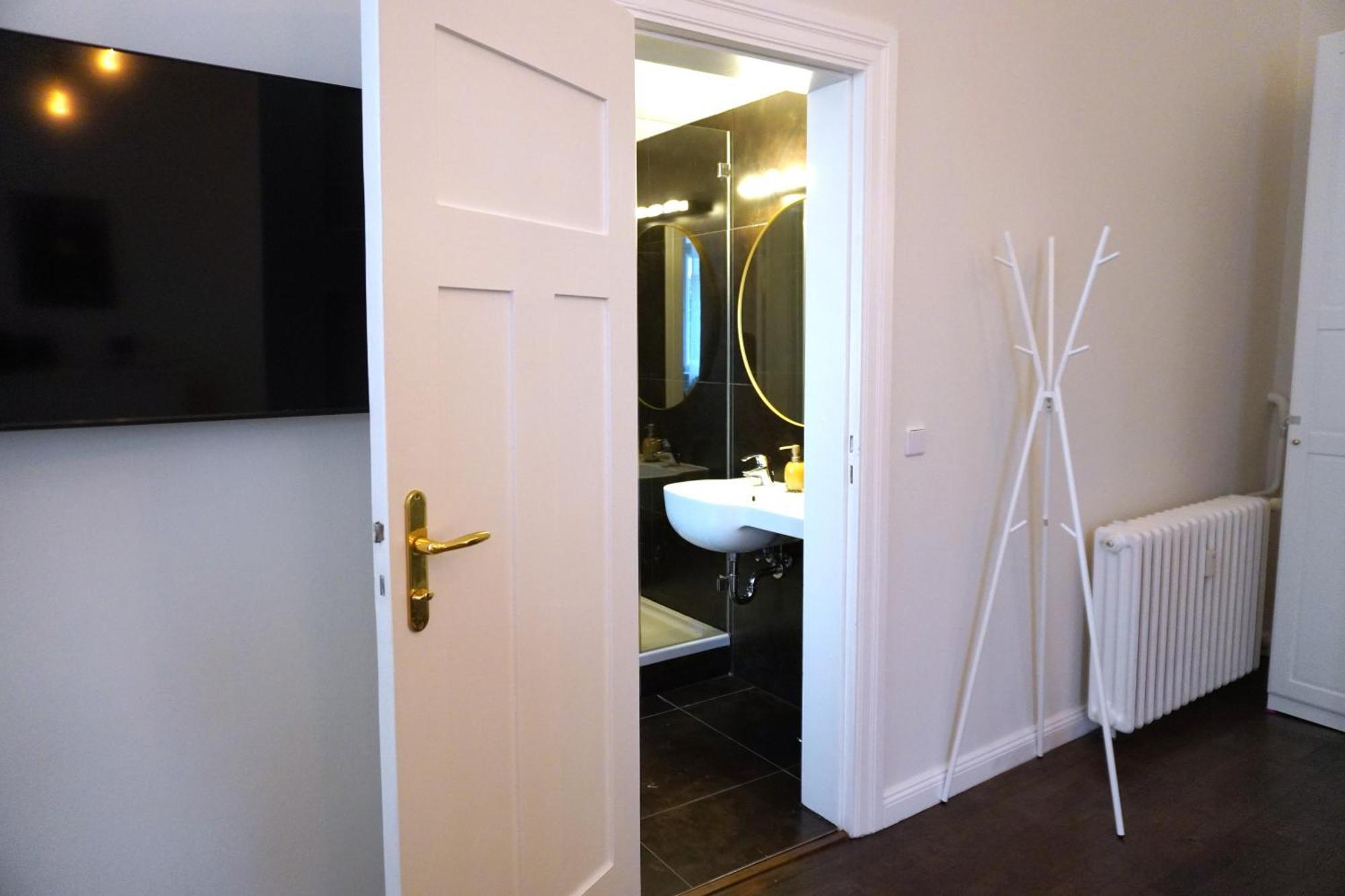 Jomi I Elegantes Wohnen In Apartment