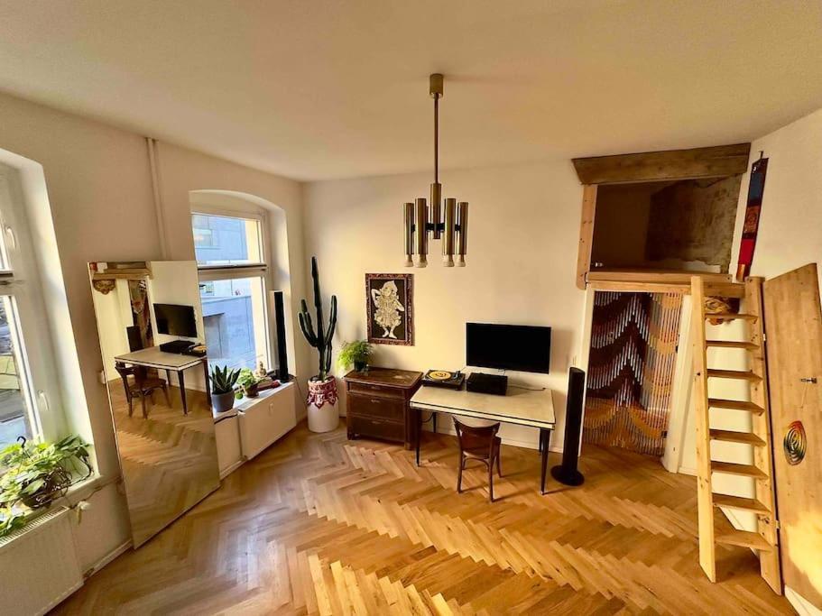 Berliner Altbaubauwohnung In Mitte * Berlin