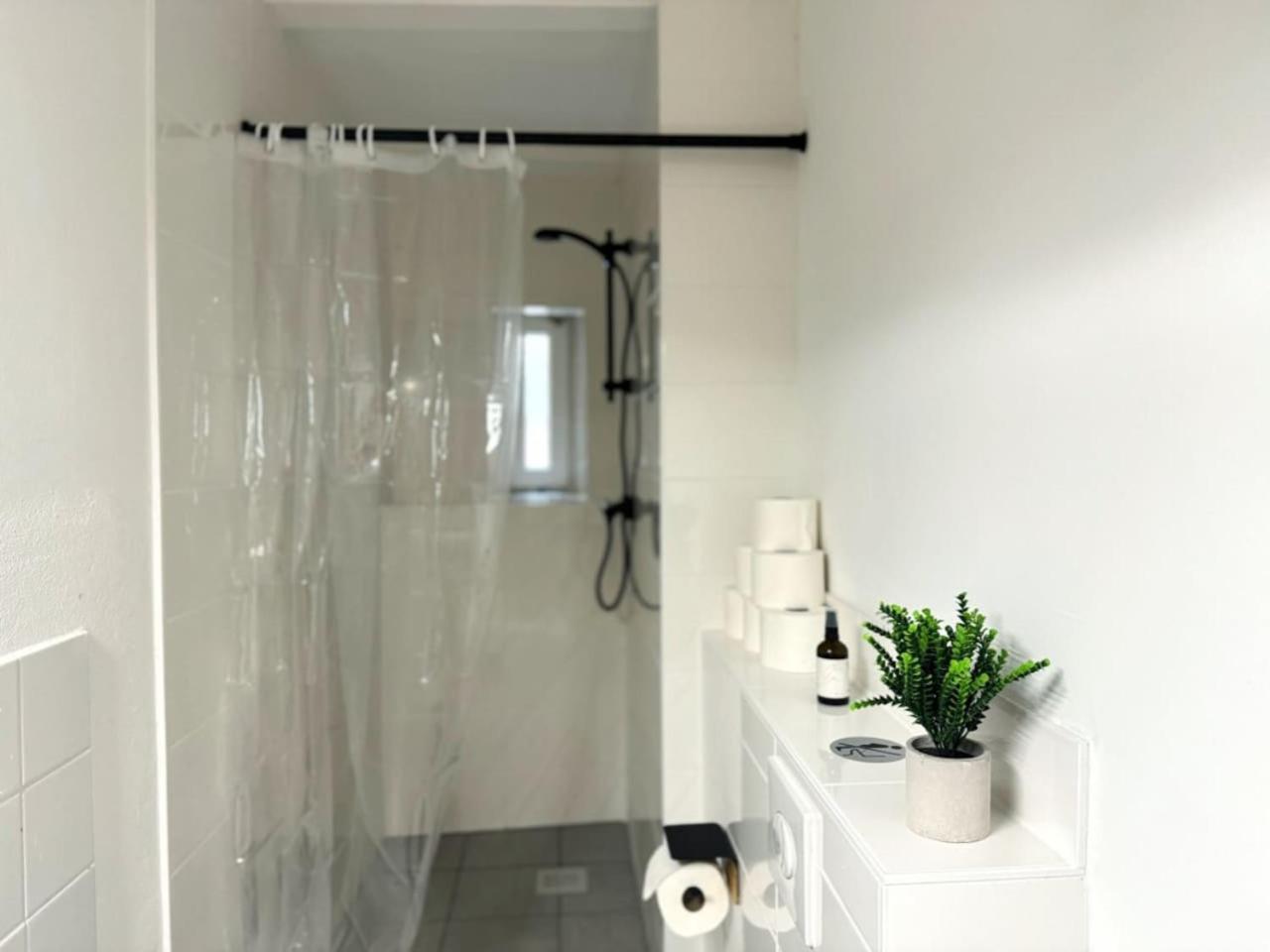 Apartment I Spacious Private In Heart Of *