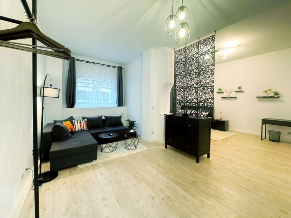 Apartment I Spacious Private In Heart Of