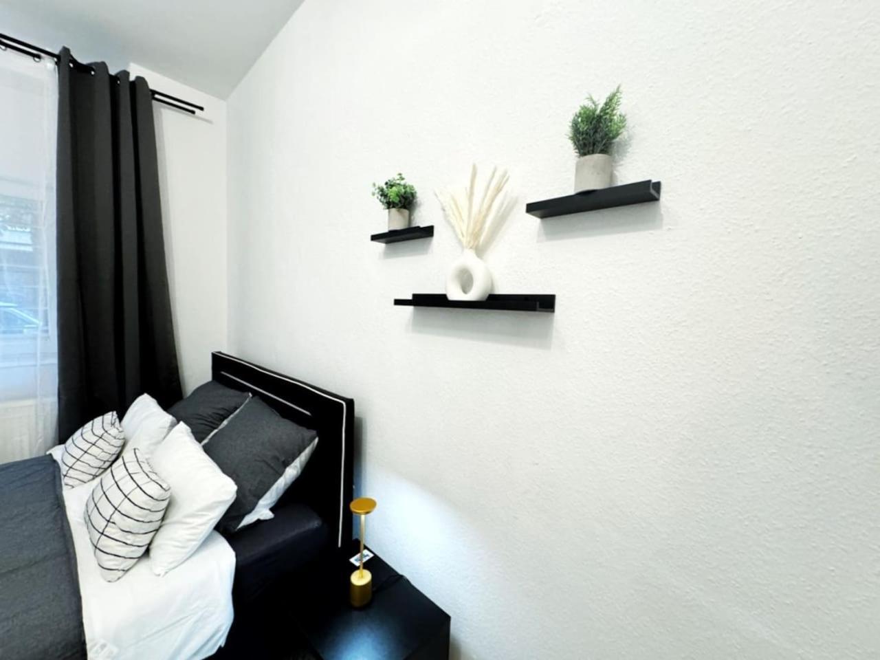 Apartment I Spacious Private In Heart Of