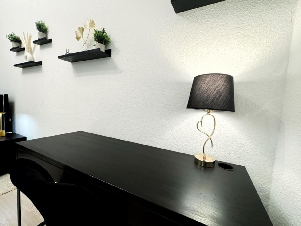I Spacious Private In Heart Of *