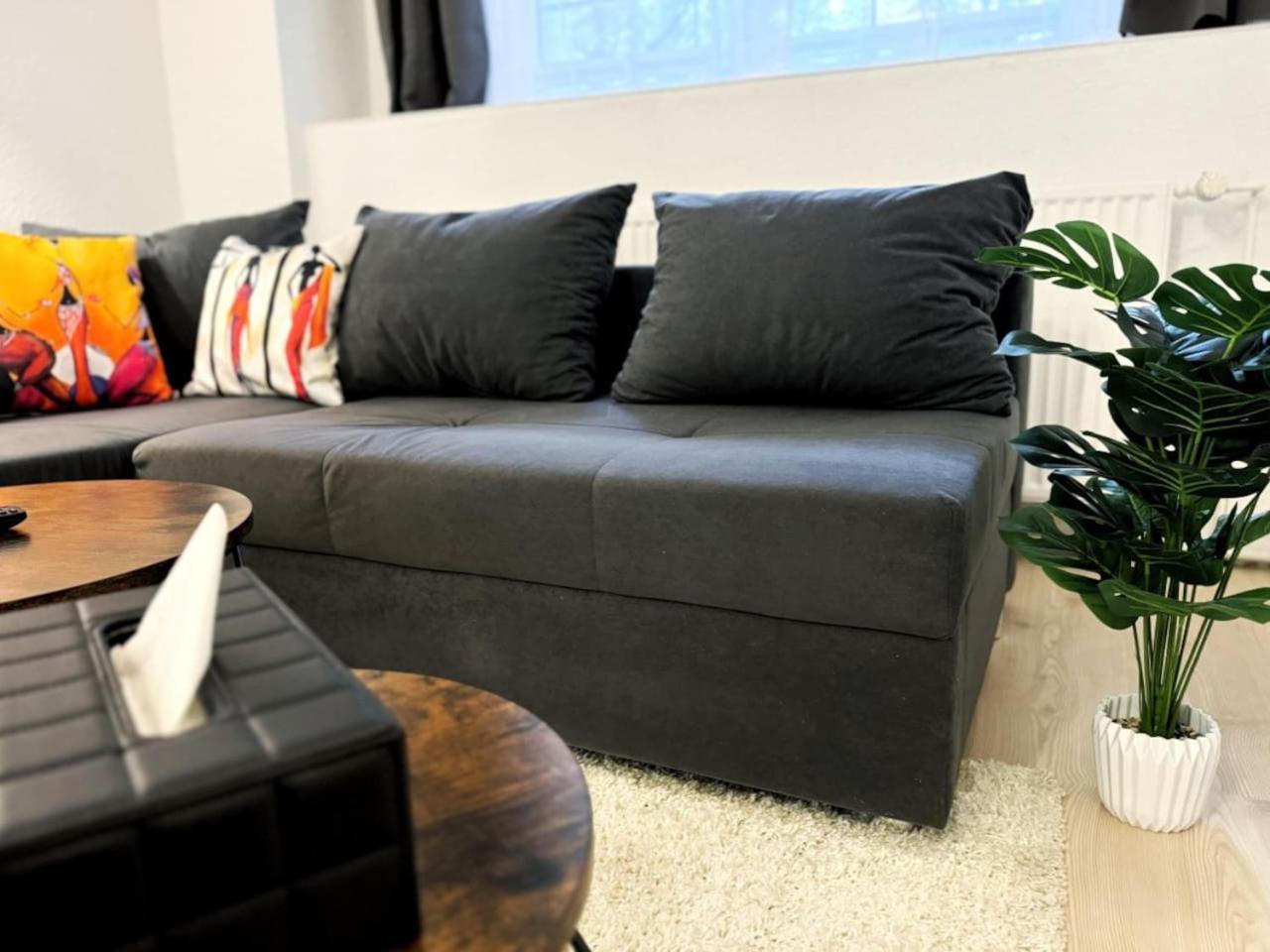 Apartment I Spacious Private In Heart Of
